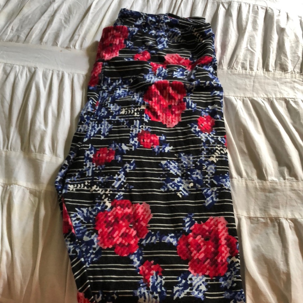 Beautiful Black Background LuLaRoe Leggings in TC